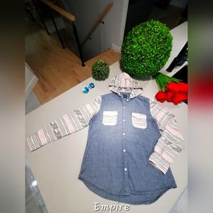 EMPYRE 👸 Beau chemisier à capuchon effet denim avec motifs...péruviens?🤔🤔